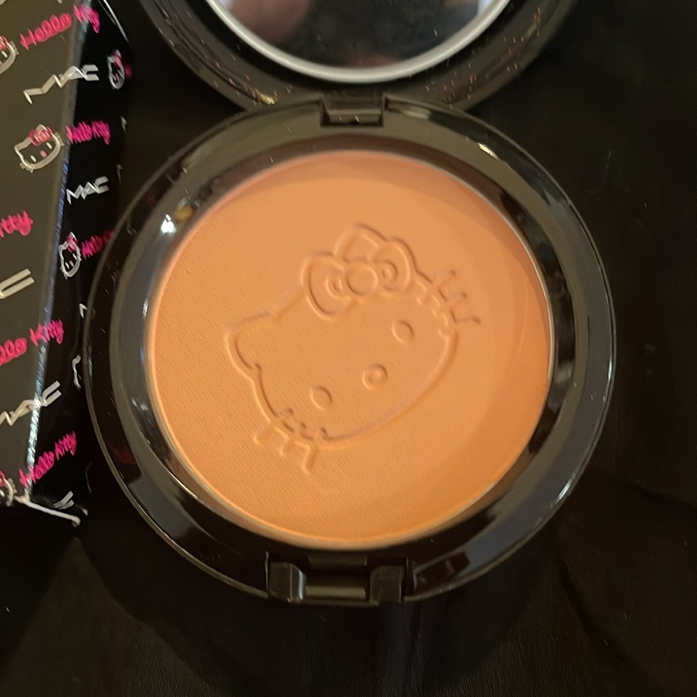 BRAND NEW IN BOX Rare Hello Kitty Mac collab makeup 3 pcs. - Picture 7 of 14